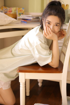 我偷偷装睡让公滑进去